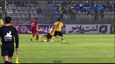 گل اول سپاهان مقابل نساجی توسط رضا شکاری (ویدیو)
