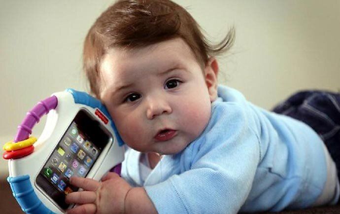 آیا استفاده زیاد از موبایل و تماشای تلویزیون برای کودک خطرناک است؟(۱)
