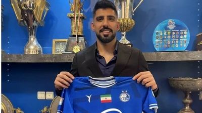 پیروزی بزرگ از دماغ هواداران درآمد؛ علی کریمی استقلال را پیچاند؟