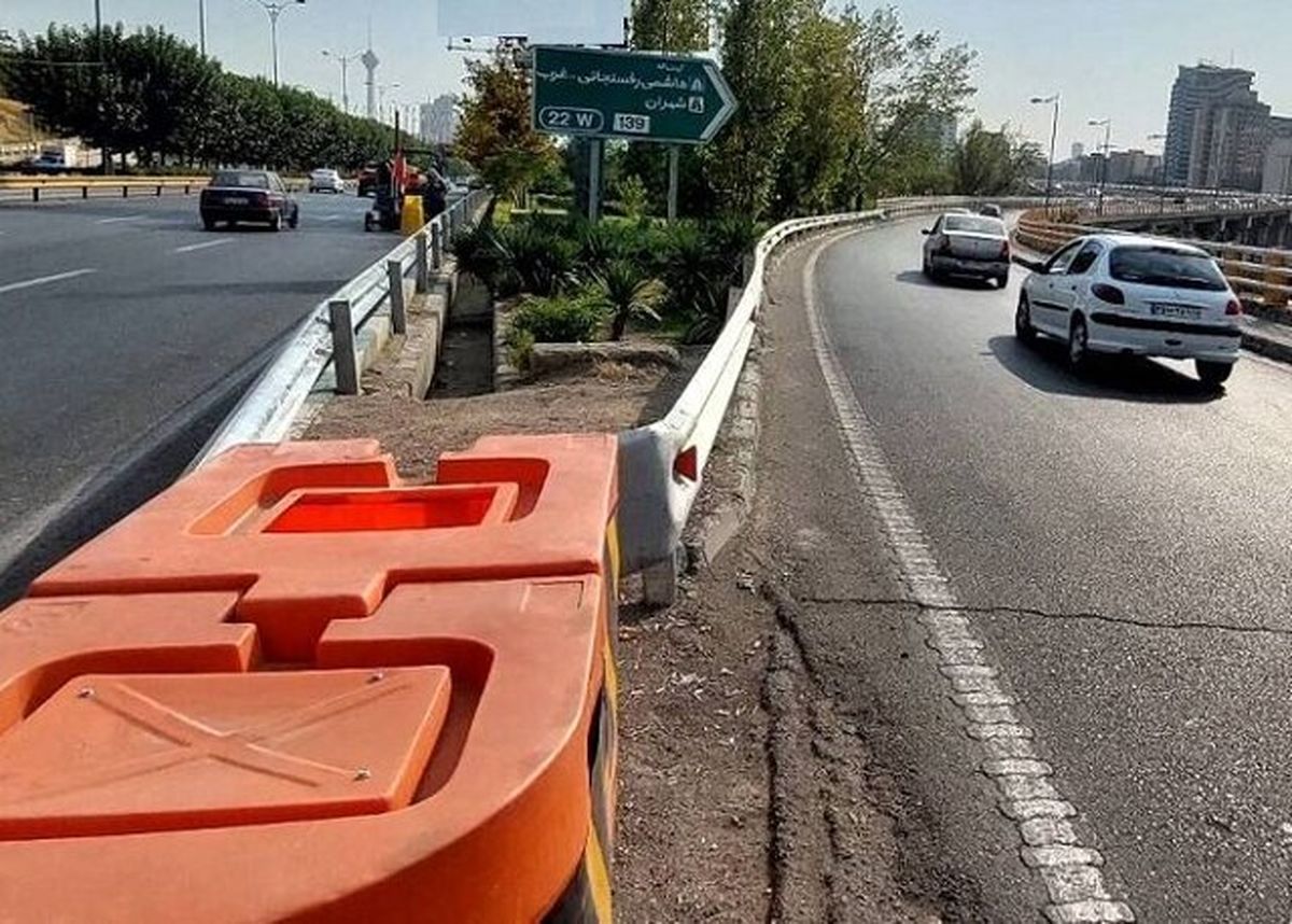 حذف گاردریلهای فلزی در بزرگراه شهید چمران