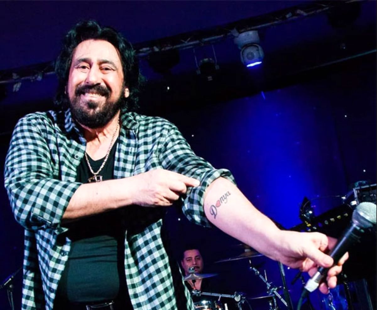 «شهرام شب پره و گروهش در حال اجرا در تهران»؛ سال 55/ عکس