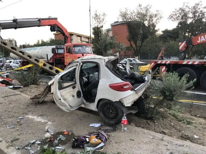 تصادف مرگبار پژو ۲۰۷ در بزرگراه تهران/ مرگ دو زن و مصدومیت یک مرد