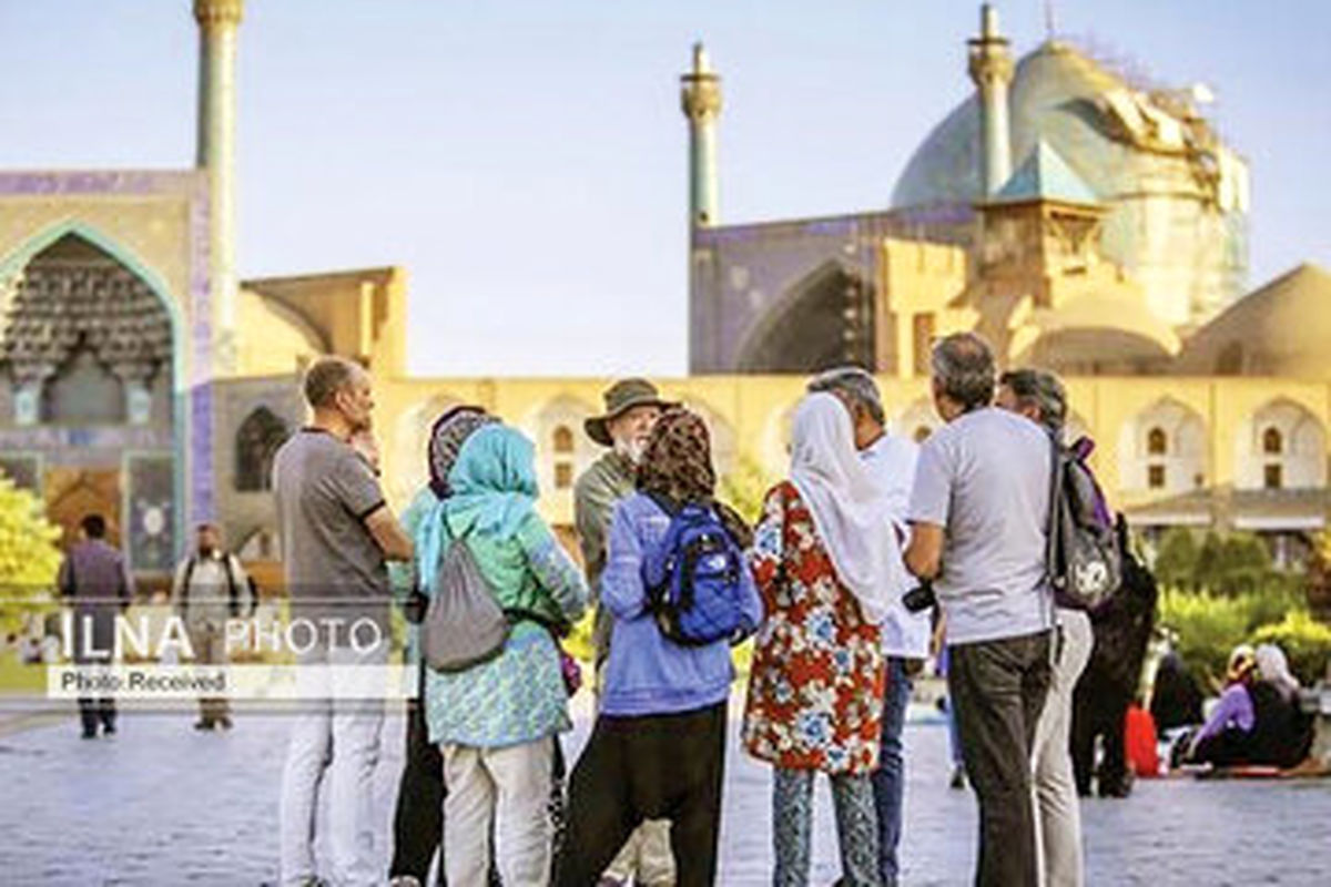 اپراتور پمپ بنزین بسته ۱۰ هزار دلاری را به گردشگر خارجی بازگرداند