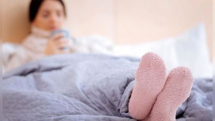خوابیدن با جوراب خطرناک است؟