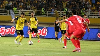 فرشاد احمدزاده، سپاهان را نقره داغ کرد!