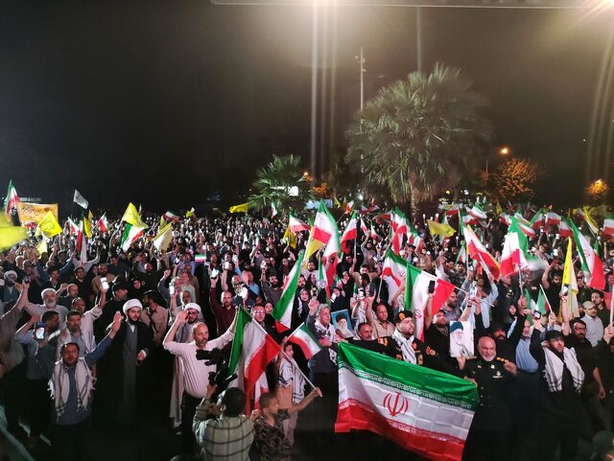 تجمع گسترده مردم در تهران در حمایت از نیروهای مسلح