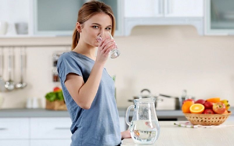 نوشیدن آب گرم و کاهش وزن واقعیت دارد؟