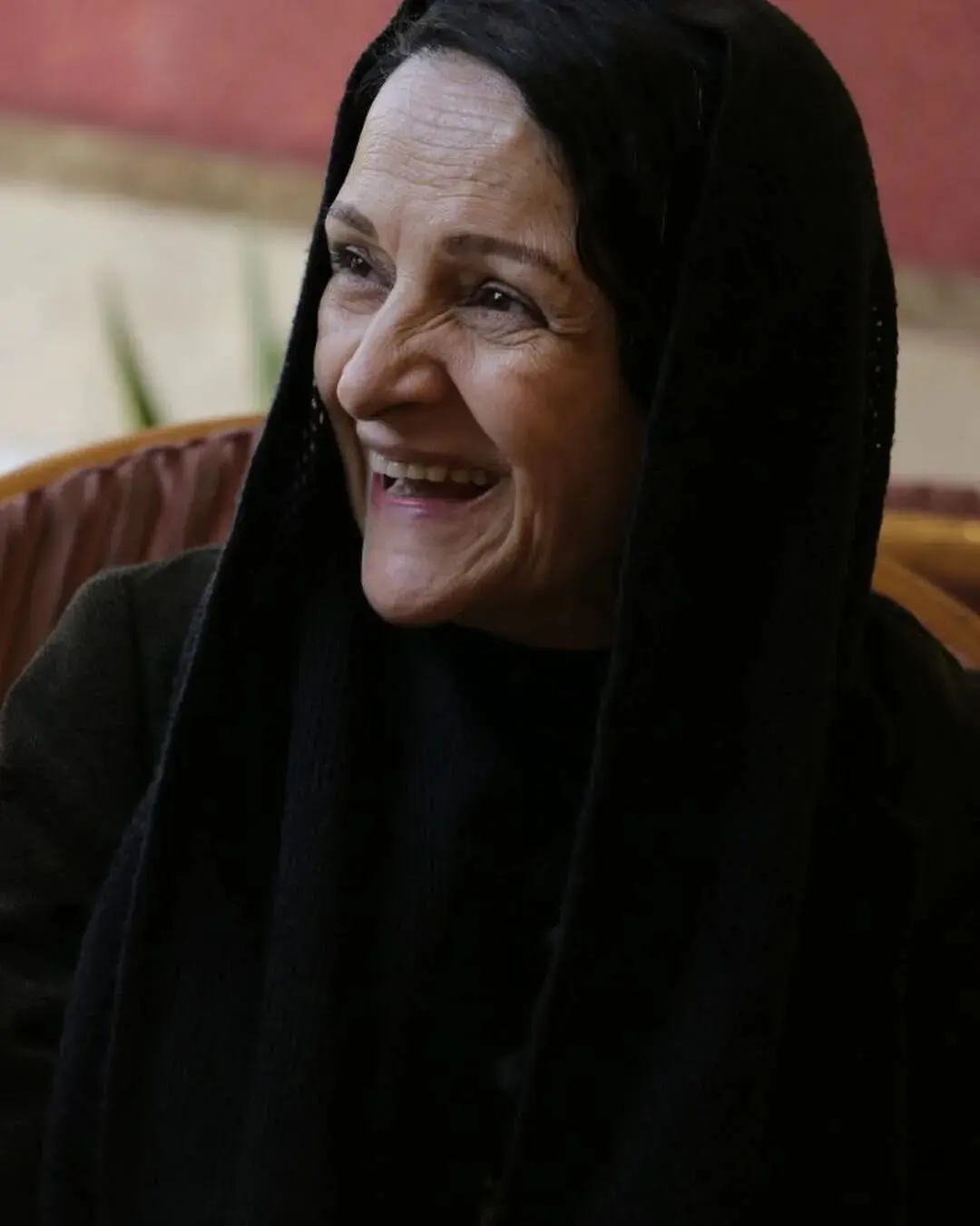 گلاب آدینه بازیگر