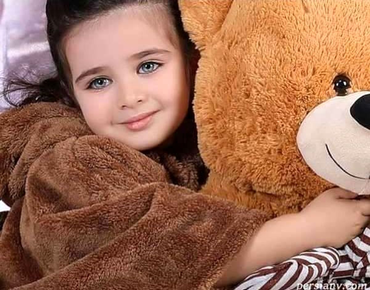 نگاه روز | عکس های عروسکی هانا پاک نیت مدل و نوه محمود پاک نیت