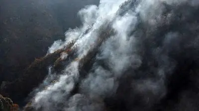 عملیات اطفای حریق جنگل‌های الیت به ۴۹ سورت پرواز بالگردهای هلال احمر رسید