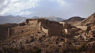 امدادگران هلال‌احمر در خط مقدم آواربرداری و جستجوی مفقودین