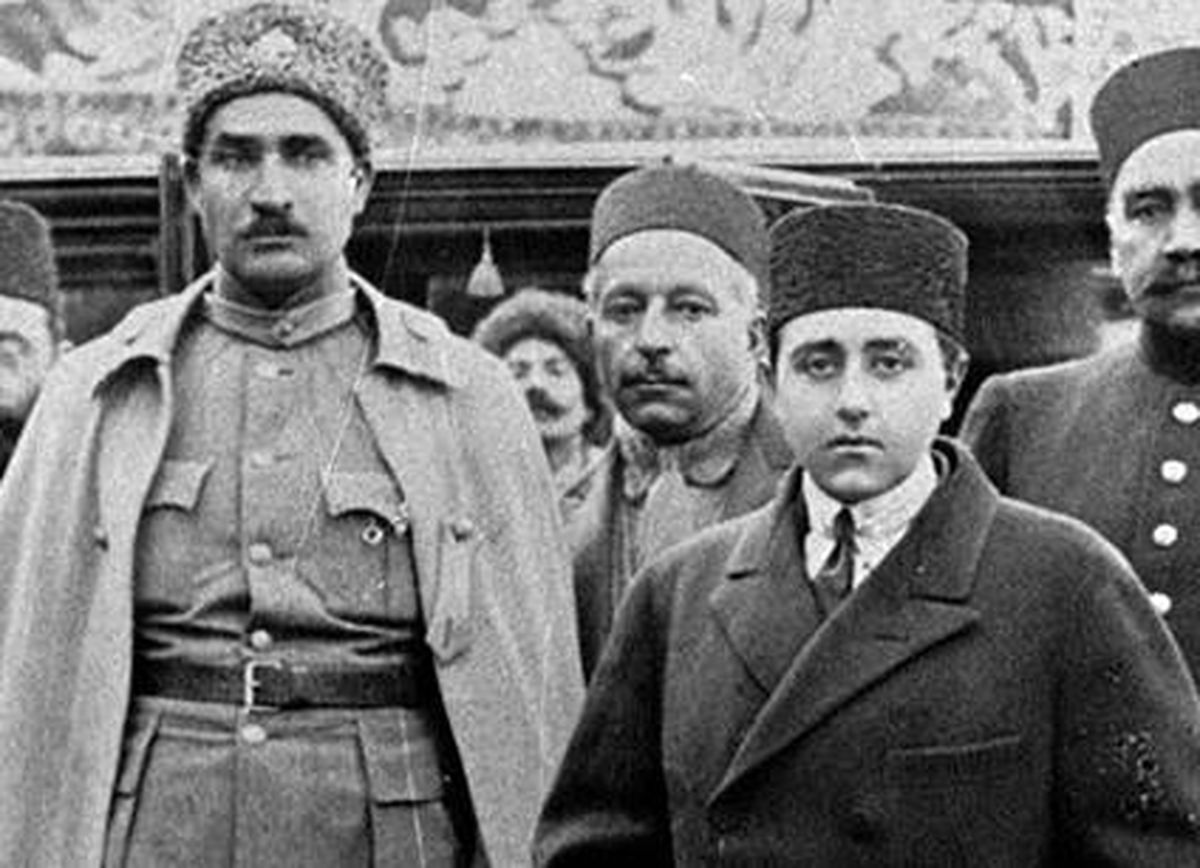 همسر احمدشاه قاجار به رضا خان گفت: امیدوارم روزی را ببینم که سرت زنده و تنت مرده باشد