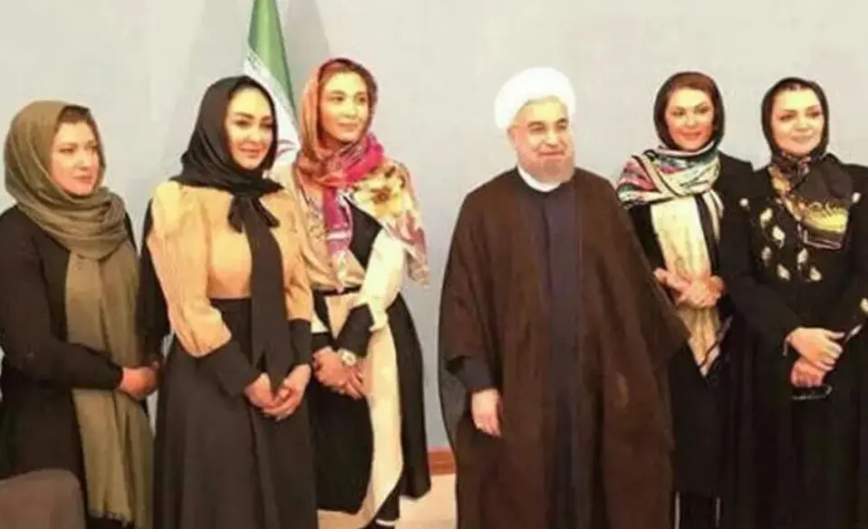 استایل بازیگران ایرانی در دیدار با حسن روحانی / از فریبا نادری و لاله اسکندری تا گلزار و شهاب حسینی + عکس ها
