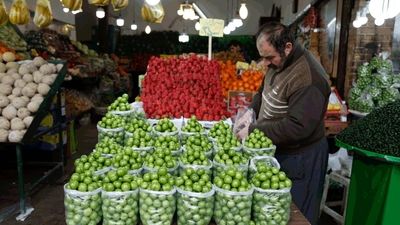 سبقت ناگهانی هلو ‌‌از گوشت؛ دلایل افزایش قیمت میوه ‌