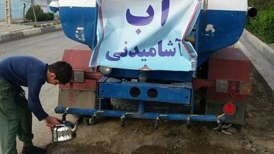 دستگاهی که از هوای خشک بیابان آب آشامیدنی تولید می‌کند