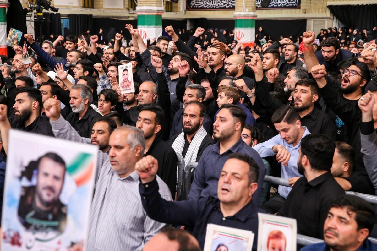 محسن افشانی و جواد قارایی در دیدار با رهبر انقلاب در مراسم بزرگداشت شهدای جنگ رژیم صهیونیستی