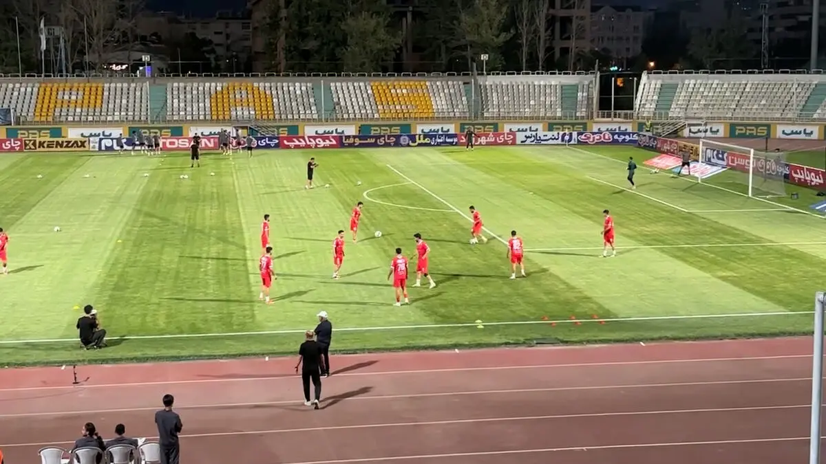 گرم کردن بازیکنان پرسپولیس پیش از دیدار با چادرملو