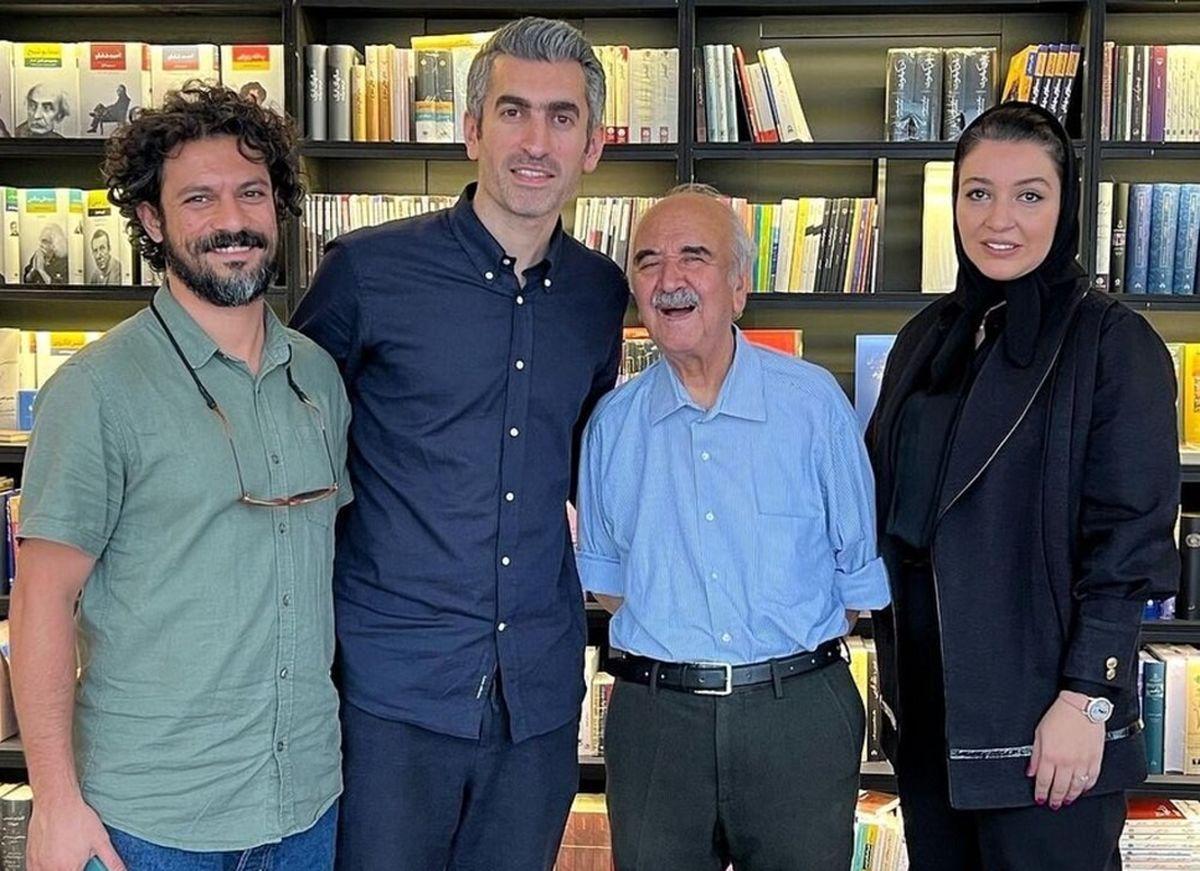 نگاهی به کتابفروشی زیبا و لوکس مجتبی جباری، سرمربی استقلال در زعفرانیه تهران + قاب 2 نفره با شهاب حسینی