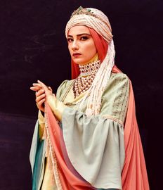 محیا دهقانی