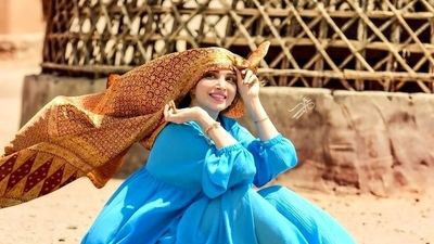 ایده‌‌های جذاب ناخن گلدار برای تابستان ۲۰۲۵؛ لطافت و لاکچری بودن در یک قالب