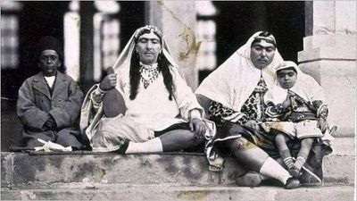 سفر به عصر قاجار؛ از دختر ناصرالدین شاه و سگش تا دختر مظفرالدین شاه و ندیمه‌اش + تصاویر