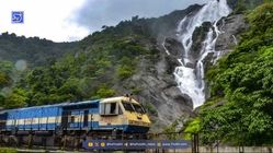 عبور قطار از دل آبشار دودساگار؛ تماشایی‌ترین مسیر ریلی جهان 