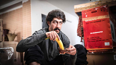 خوانندگی و گیتار زدن  بهرام افشاری ! (ویدئو)