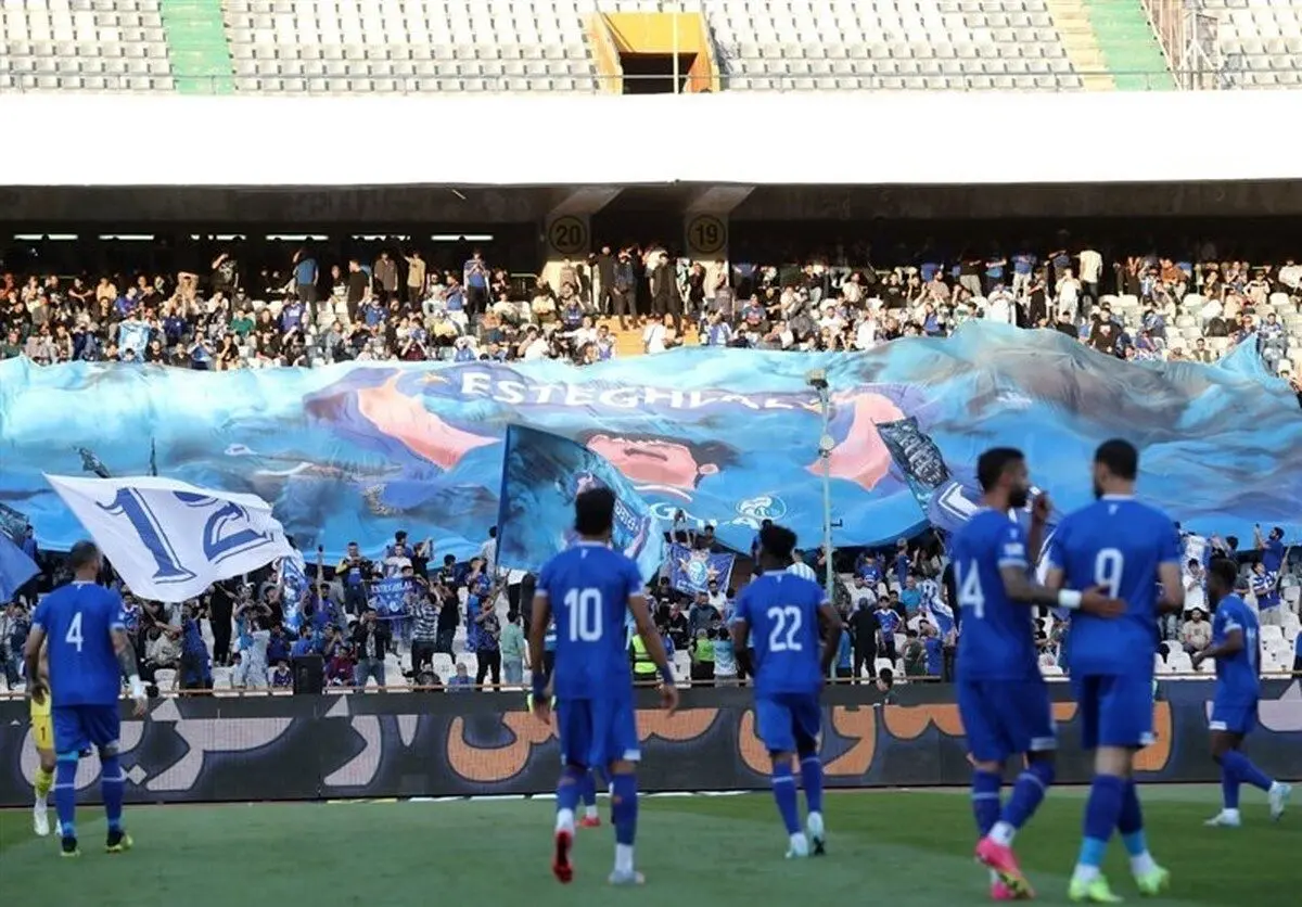 استقلال مقابل هوادار؛ عکس یادگاری هواداران استقلال با مجتبی جباری بعد از بازی (ویدیو)