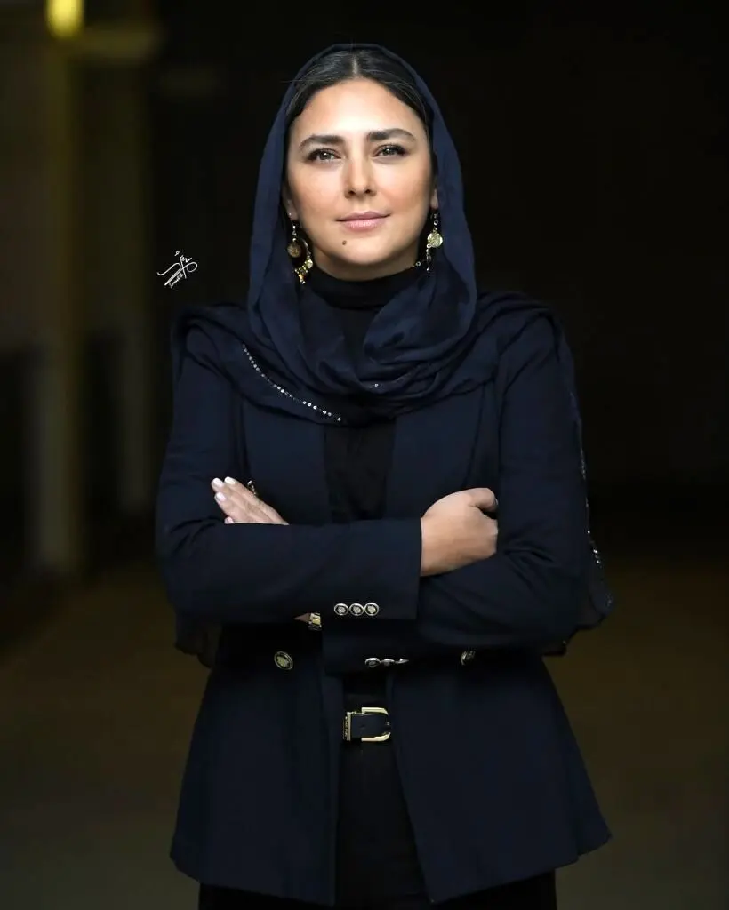 کت سرمه‌ای هدی زین‌العابدین