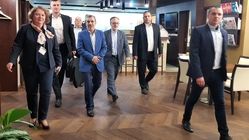 حاشیه‌سازی احمدی نژاد در مجارستان + عکس
